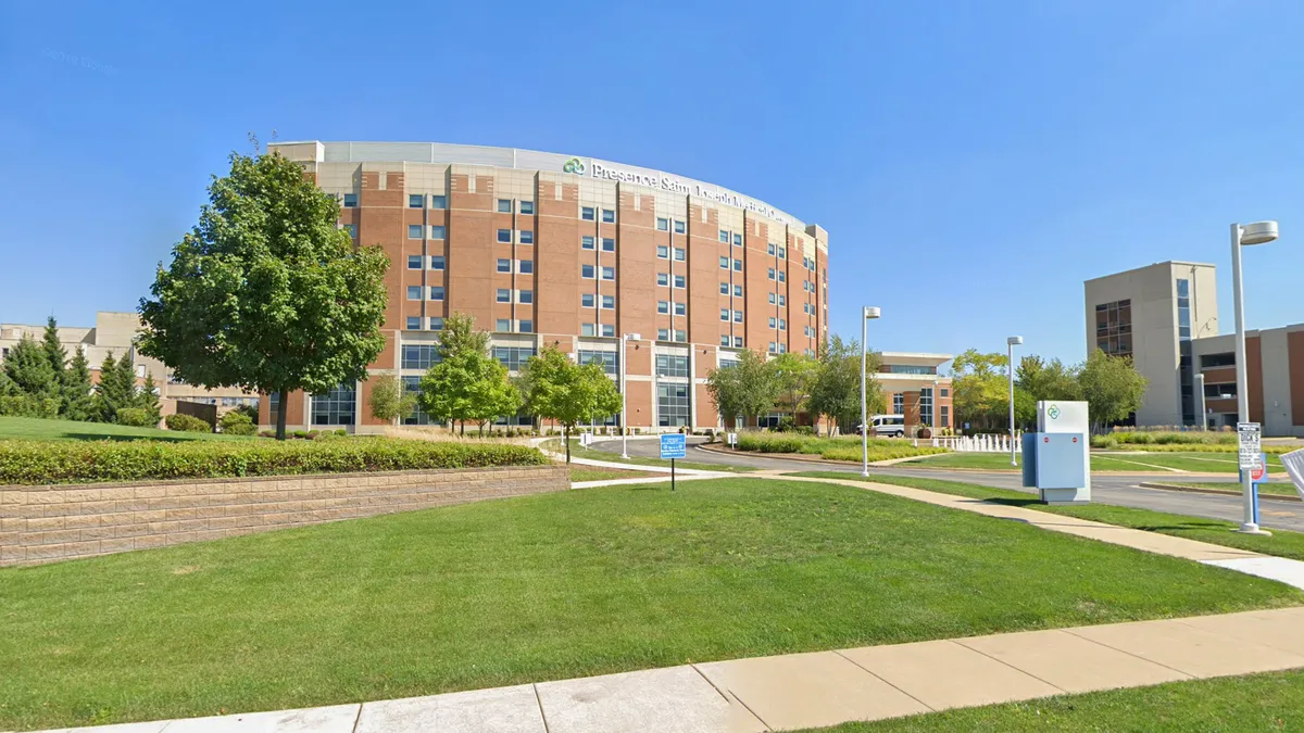 A picture of the outside of Ascension St. Joseph hospital